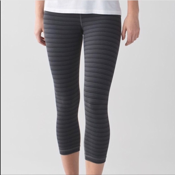 lululemon athletica Pants - Lululemon Wunder Under Crops